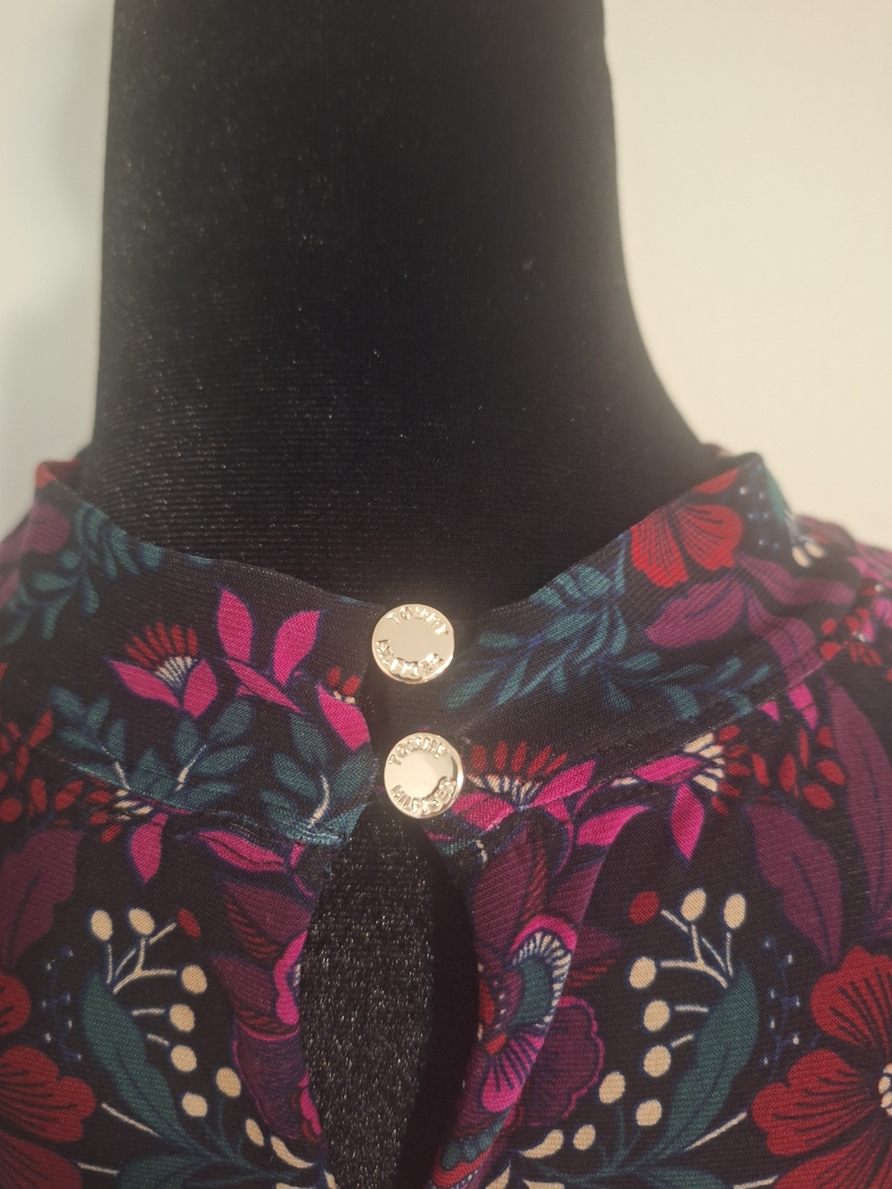 Tommy Hilfiger Dark Floral Long-Sleeve Keyhole Blouse - Picture 3 of 7